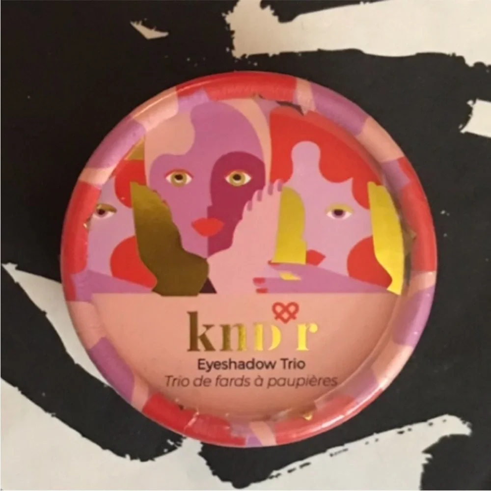 kndr Beauty Eyeshadow Trio in Romantic Rose & The Beauty Crop Mascara Bundle